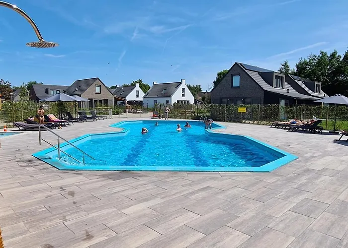 553 Op Recreatiepark De Wielen Chalet *